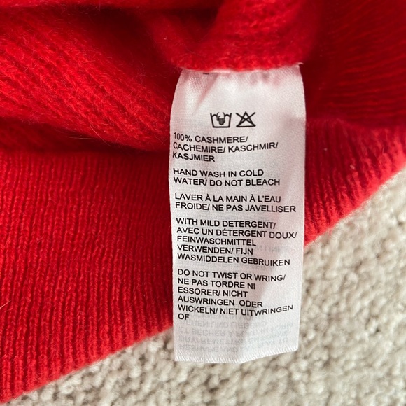 Saks Fifth Avenue Cashmere Funnelneck Sweater Vibrant Red XS - Picture 5 of 5